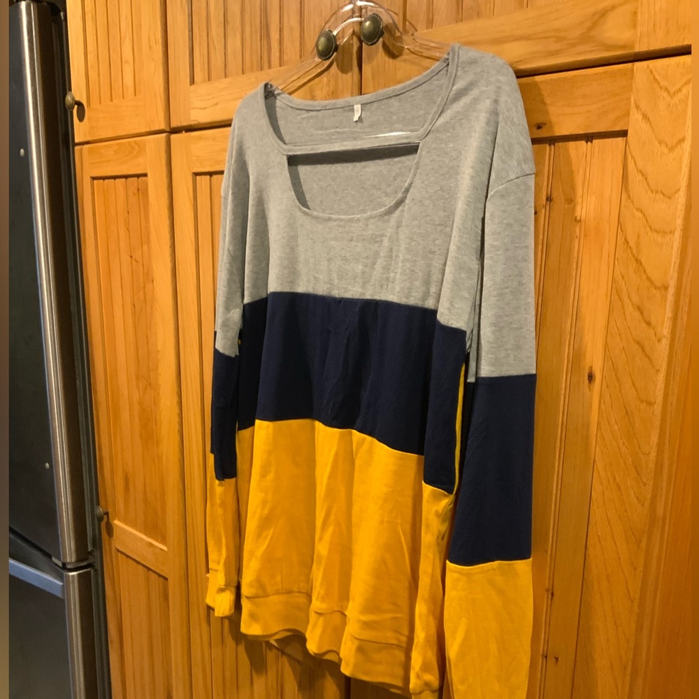 🌸🌸Trendy Women's Colorblock Sweatshirt - Gray, Navy, and Yellow - Picture 2 of 4